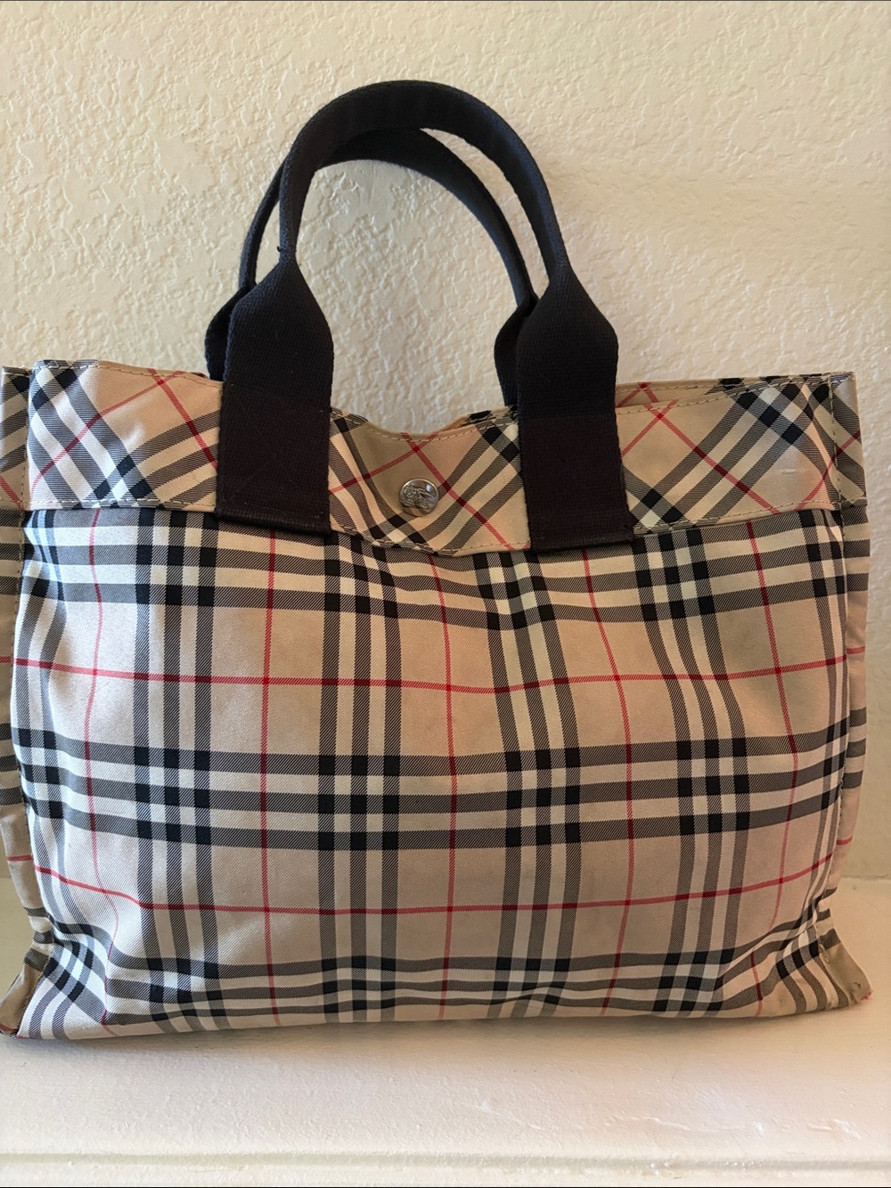 Burberry Classic Plaid Tote Bag with Black Handles - Picture 3 of 17